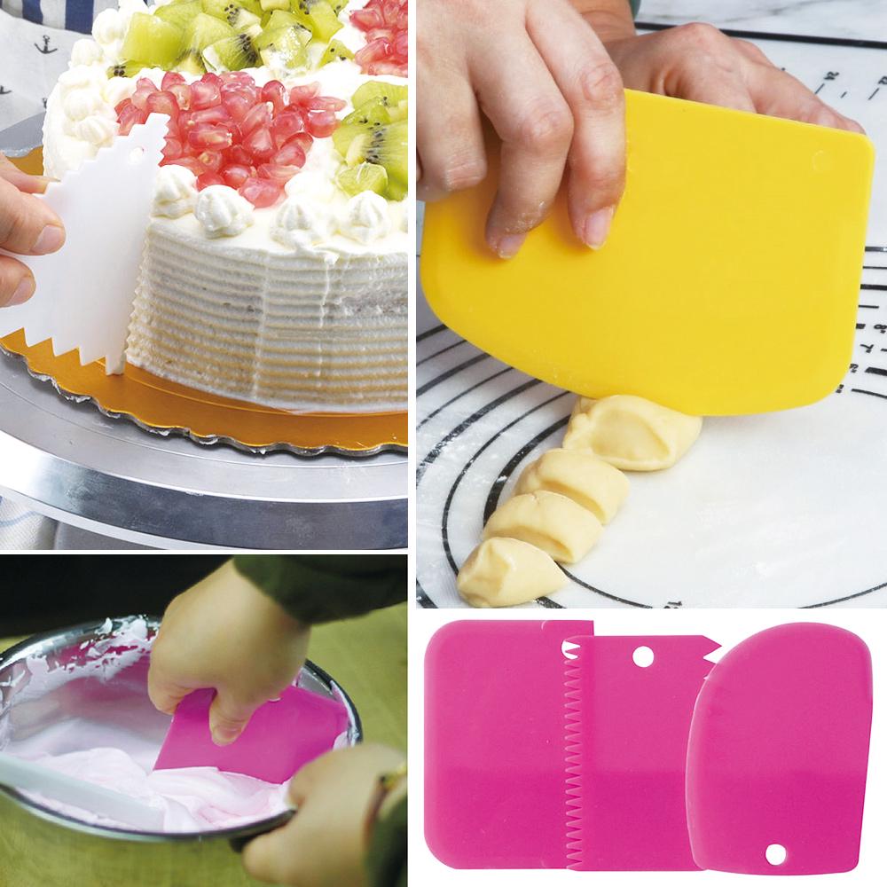 3Pcs Пластмасов нож за тесто за глазура Fondant Стъргалка с назъбен ръб Обикновена гладка торта Гребло за торта Шпатули